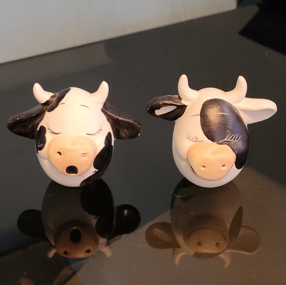 Vintage Magic Creations- Black & White Cow- Salt & Pepper Shakers